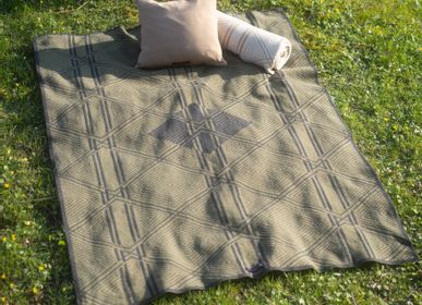 Throw blankets - The Signature Recycled Blanket - Lovat Green / Anthracite  - LA MAISON DE LA MAILLE