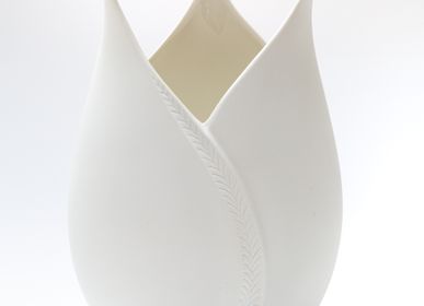 Objets design -  TULIPYA vase en biscuit de porcelaine H=29cm, D=20,5cm - YLVAYA DESIGN