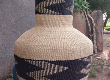 Unique pieces - Long neck basket, black and natural, Bolgatanga, Ghana - MALKIA HOME