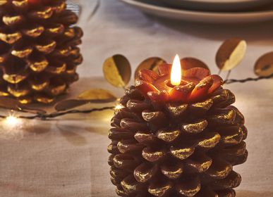 Christmas table settings - Pinecone Candles - LIGHT STYLE LONDON