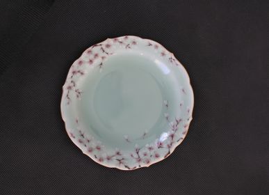 Tea and coffee accessories - Hand painted celadon round wave shaped small plate with sakura motif - YUKO KIKUCHI