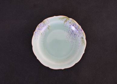 Unique pieces - Hand painted Japanese celadon round wave shaped small plate with wisteria motif - YUKO KIKUCHI