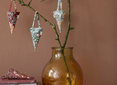 Autres décorations de Noël - Des cornets de Noël ornés de magnifiques imprimés originaux emblématiques de William Morris. - SPLIID