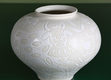 Vases - VASE HORSHCHYK SMALL, BEIGE MATTE - LORASHEN