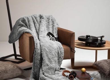 Comforters and pillows - Teddy silver -  Faux fur blanket - DECKENKUNST MANUFAKTUR GERMANY