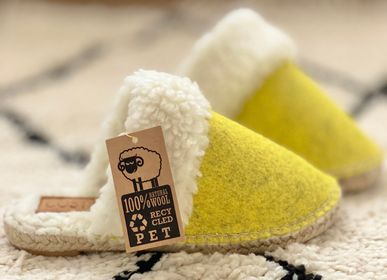 Homewear textile - Les Pantoufles en plastique recyclé -faites main- hivers douillet - &ATELIER COSTÀ