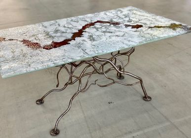 Unique pieces - Dining table with root legs, glass top, fusing room. - RECYCLAGE DESIGN RÉANIMATEUR D'OBJETS R & D