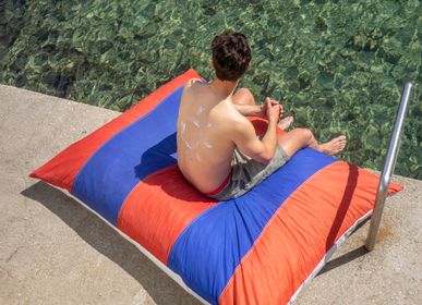 Deck chairs - [swimming pool] Nemo large Bean bag - LA TETE DANS LES NUAGES