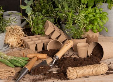 Accessoires de jardinage - Garden tools : outils de jardin, tabliers, pots à rempoter, voiles d'hivernage, gants de jardin - ESSCHERT DESIGN