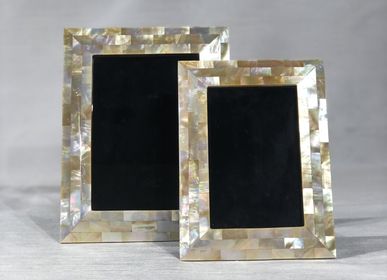 Unique pieces - Yellow mother-of-pearl inlaid frames - THOMAS & GEORGE FURNITURE, LIGHTING & DECOR