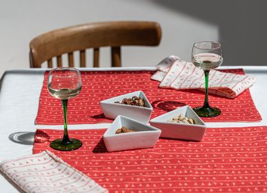 Linge de table textile - Set de table (par 2) 100% lin - encadré 35x50 - Motif ARRASTA PÉ couleur rouge TERRA - SABIÁ DESIGN