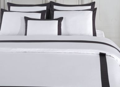 Bed linens - BOLD ANTRHACITE PIPING DUVET COVER SET - ATELIER 99