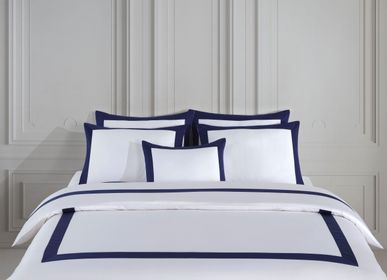 Bed linens - BOLD NAVY BLUE PIPING DUVET COVER SET - ATELIER 99