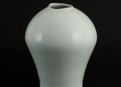 Ceramic - wavy jar_1 - HYUNJIN-SEOUL