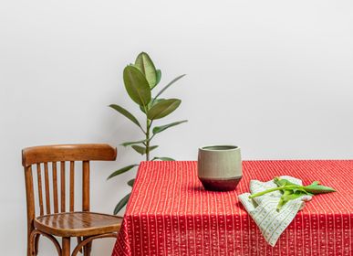 Table linen - Nappe de table 100% lin Motif ARRASTA PÉ couleur Rouge TERRA - SABIÁ DESIGN