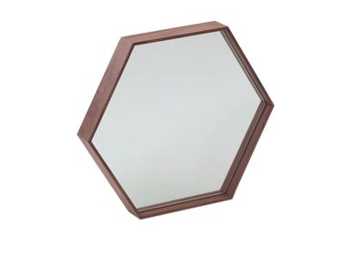 Miroirs - Miroir hexagonal en noyer - ANGEL CERDÁ