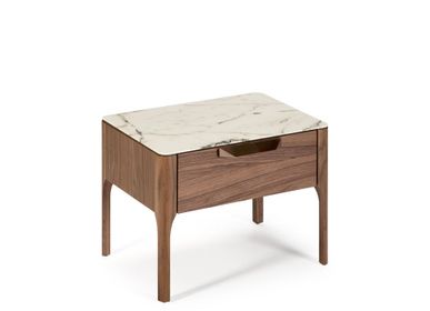Tables de nuit - Table de chevet en noyer et fibre de verre effet marbre - ANGEL CERDÁ