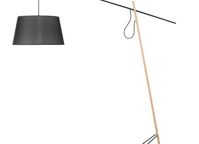 Lampadaires - Lampadaire en bois de chêne et acier noir - ANGEL CERDÁ