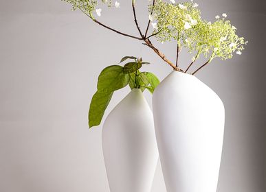 Vases - vase LINDA en porcelaine, Bone China, fait main, blanc, élégant, - KLATT OBJECTS