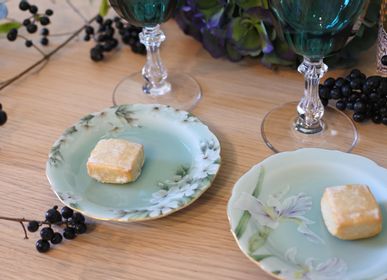Tea and coffee accessories - Hand painted Japanese celadon round wave shaped small plate with Iris motif - YUKO KIKUCHI