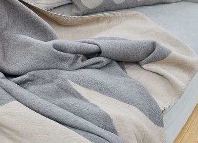 Couettes et oreillers  - Plaid à base de coton recyclé DAISY nuage/beige - LIV INTERIOR