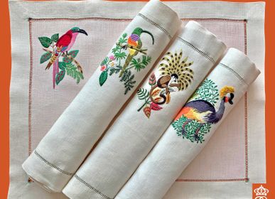 Table linen - When needlepainting is an art - LINHO DO CASTELO - LIN DE CHATEAU