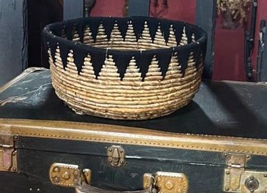 Caskets and boxes - Set of 3 Mendong and black macrame table baskets (Bali) - CTMSN - BALINAISA