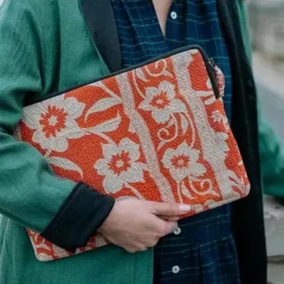 Pochettes - POCHETTE ORDINATEUR KANTHA VINTAGE - CURIOSITY LAB
