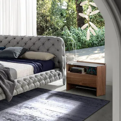 Tables de nuit - Table de chevet hexagonale en noyer - ANGEL CERDÁ