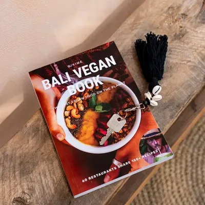 Decorative objects - The Cowrie Tassel Keychain - Black - BAZAR BIZAR LIVING