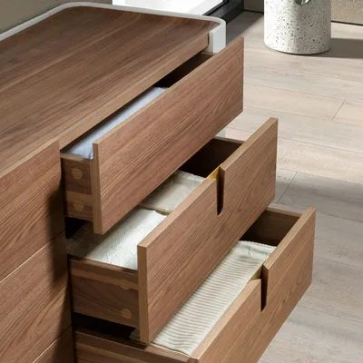 Chiffonniers - Commode en bois beige, acier poli doré et plateau en noyer - ANGEL CERDÁ