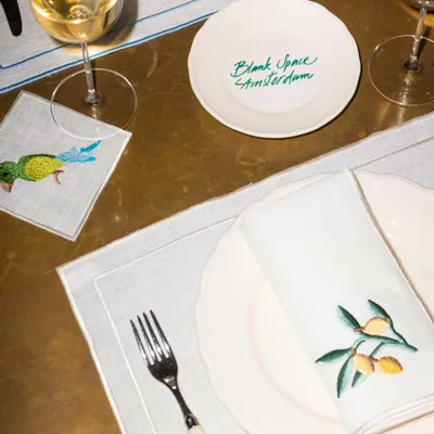 Sets de table - Set de table - Evergreen | Blanc sur lin blanc - set of 2 - BLANK SPACE AMSTERDAM