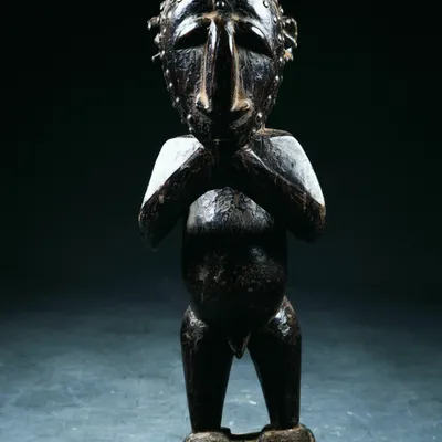 Pièces uniques - Statue Nimba en bois et laiton, Guinée - QUINTESSENCE AFRICAINE