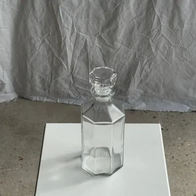 Carafes - Carafe à bouchon en verre octogonale marque Luminarc France série Octime au dessous H25 - OFFICE OBJETS