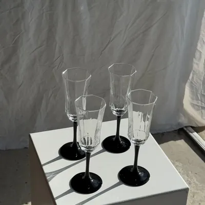 Verres à pied - 4 grandes flûtes à champagne octogonales Luminarc Octime vintage pied noir - OFFICE OBJETS