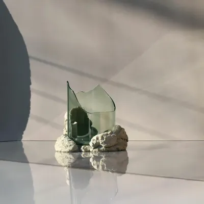Vases - CATHARSIS, Bol sculptural en verre et pierre, Soft Sage - COKI