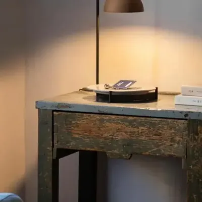 Lampes de table - ABSIS lampe à poser avec plateau et abat-jour terracota ou blanc verni - LUXCAMBRA