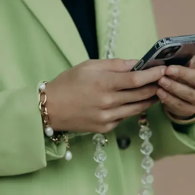 Cadeaux - Juniper Short SANGLE DE TÉLÉPHONE CLR - FOLIE À TROIS