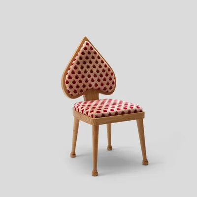 Chaises - Chaise Ace en chêne et tissu Crown en velours rouge par Merve Kahraman - TULESTE FACTORY