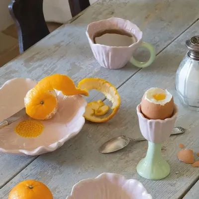 Objets de décoration - Coquetier sur pied Tulipe en grès rose clair dia 6 x 10,8 cm - MATHILDE M.