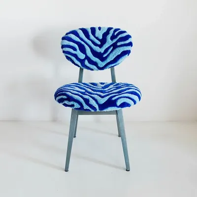 Chaises - Chaise Mushroom en laine bleu zèbre par Vintola Studio - TULESTE FACTORY