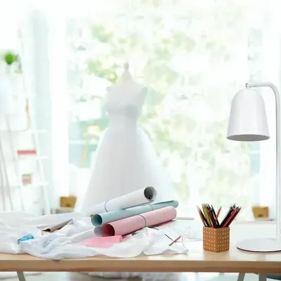 Lampes de table - LULA lampe à poser en noir ou blanc - LUXCAMBRA