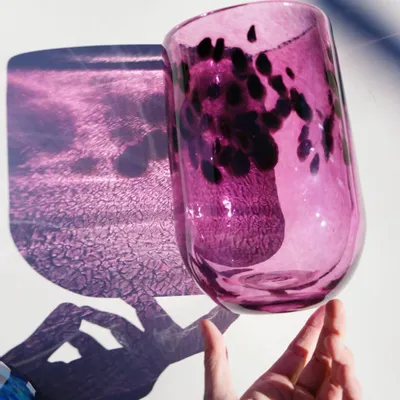 Verres - Vases colorés en verre d'art — Des verres uniques et éclatants - JANE AND MERY