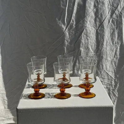 Carafes - 6 verres à eau pied jaune foncé - OFFICE OBJETS