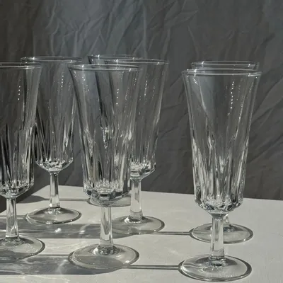 Stemware - 7 classic champagne flutes - OFFICE OBJETS