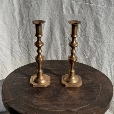 Bougeoirs et photophores  - Paire de grands bougeoirs dorés H27,5 - OFFICE OBJETS