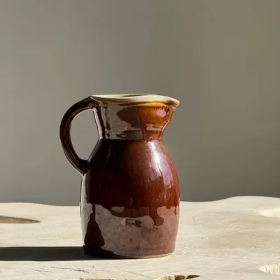Carafes - Grand broc en grès marron vernis Grès du Berry Made in France H19 - OFFICE OBJETS