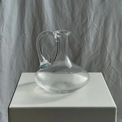 Carafes - Carafe en verre vintage à anse panse aplatie évasée H18 - OFFICE OBJETS