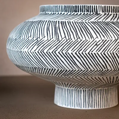 Vases - Arta lines, bone china vase, round, white, black - KLATT OBJECTS
