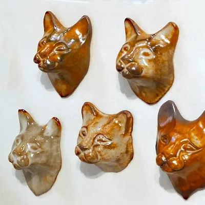 Outdoor decorative accessories - Cat portrait to hang on the wall - SABMULLER CERAMICS